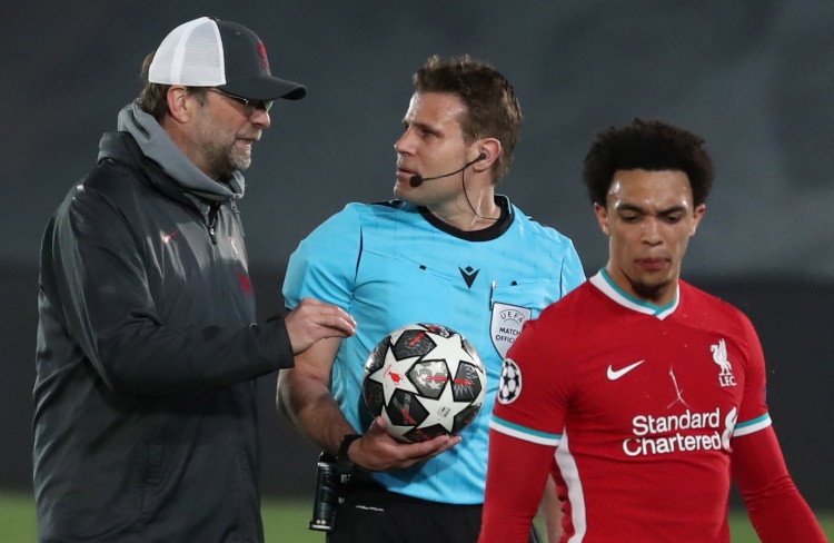 湖人vs76人首发：詹姆斯&东契奇大战恩比德&马克西