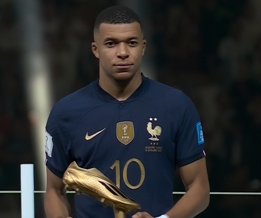 内马尔爸：内马尔最糟糕的阶段已经过去；我就是靠关注度赚钱