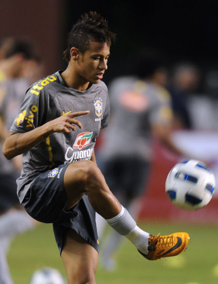 意甲媒体透露：米兰跟迈尼昂续约已达成口头协议，续约2年加一年选择权