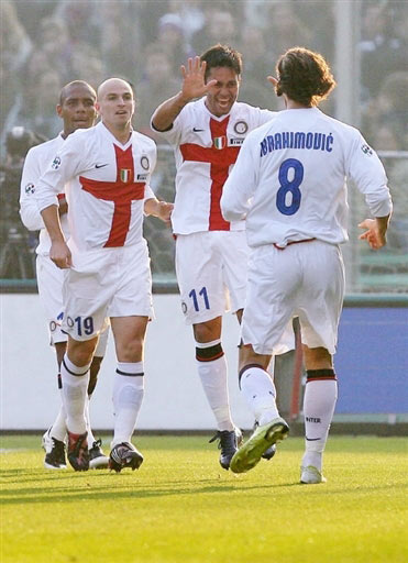 马刺和火箭，打造超级豪阵，谁更有机会交易得到字母哥