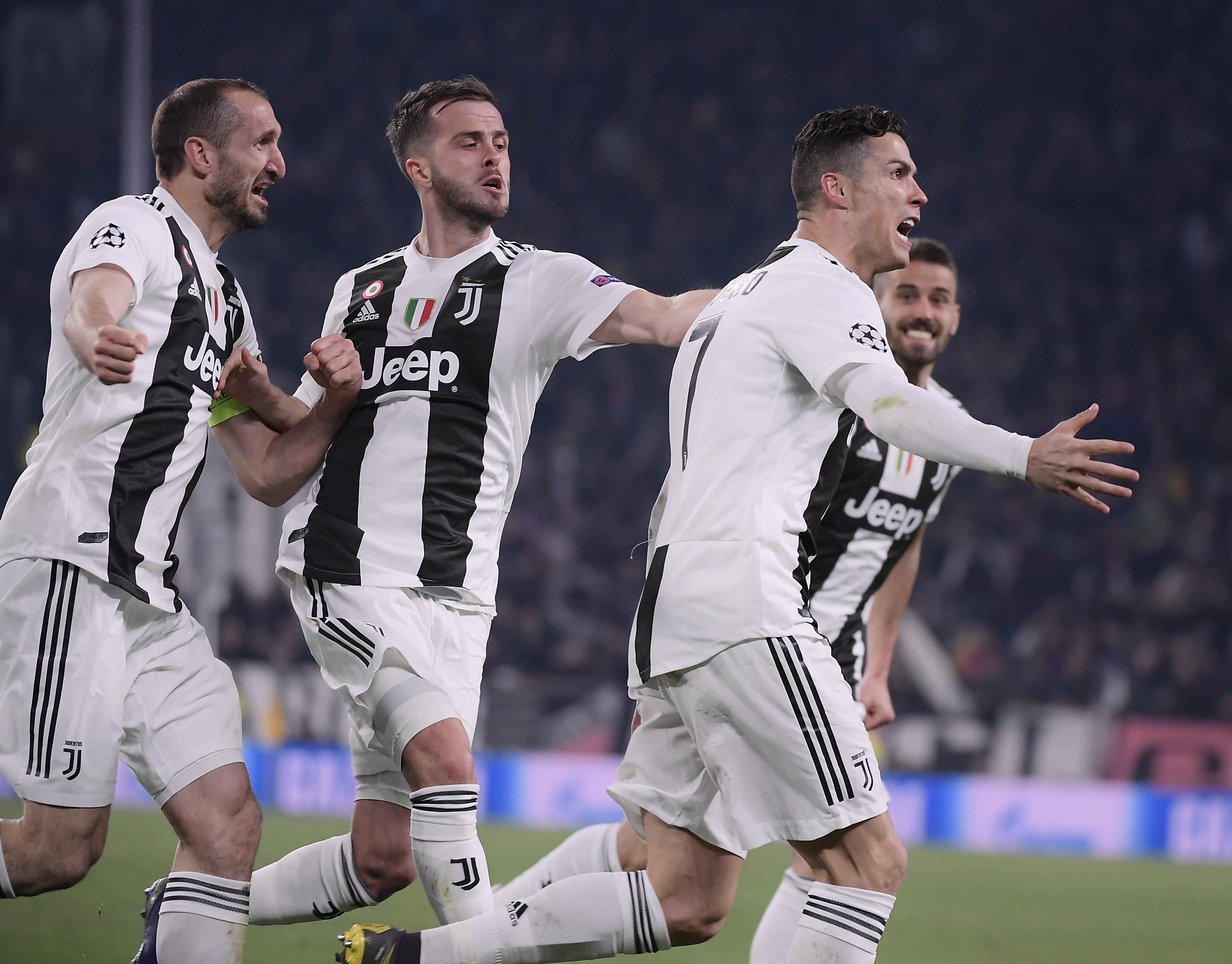 德天空：小腿肌肉受伤的伯卡特至少会缺席12月的比赛