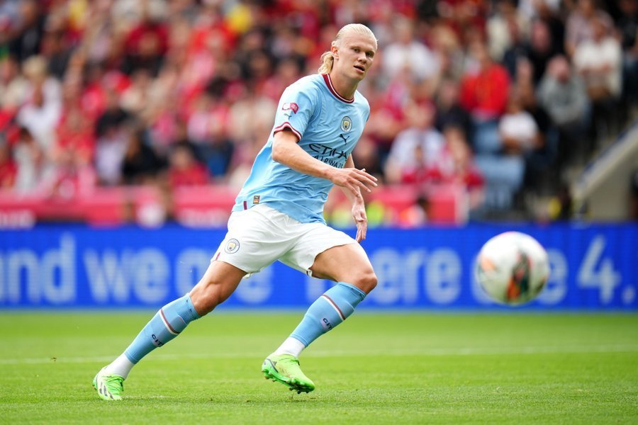 逆天倒勾！40岁C罗一飞冲天：队友对手都看傻了 梦回7年前那一晚